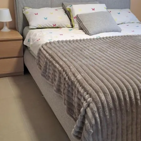 In Ruhiger Lage Anbindung Apartament Kolonia